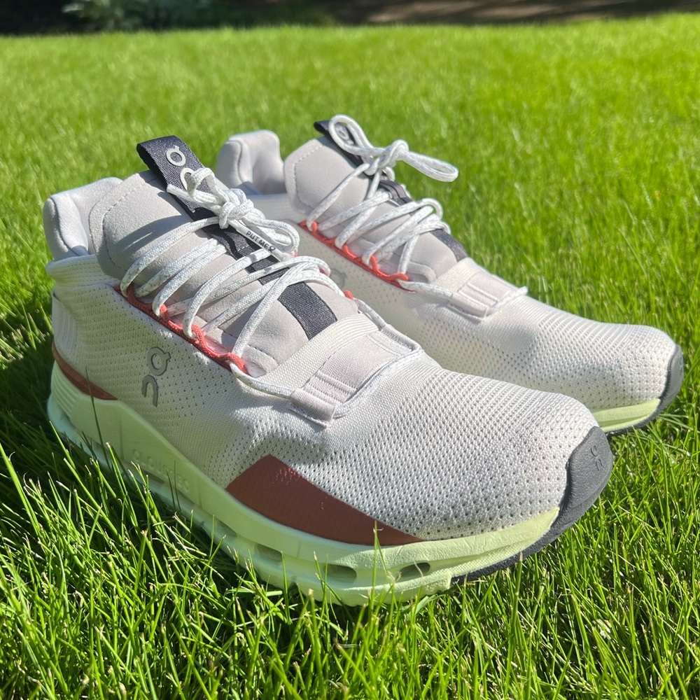 WOMEN'S ON CLOUDNOVA RUNNING SHOES